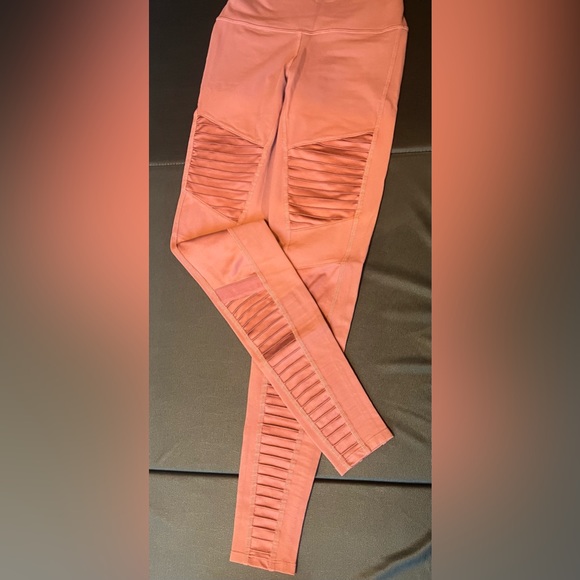 ALO Yoga Pants - ALO YOGA MOTO LEGGINGS
!!POPULAR STYLE!! 🔥 🔥